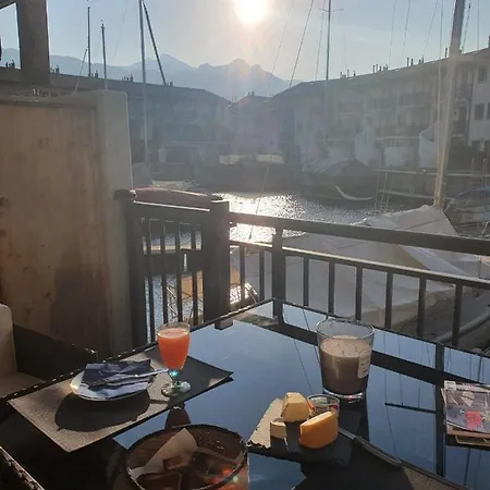 Superbe Dans La Marina Du Bouveret * Port-Valais