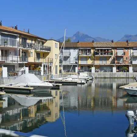 Superbe Dans La Marina Du Bouveret *