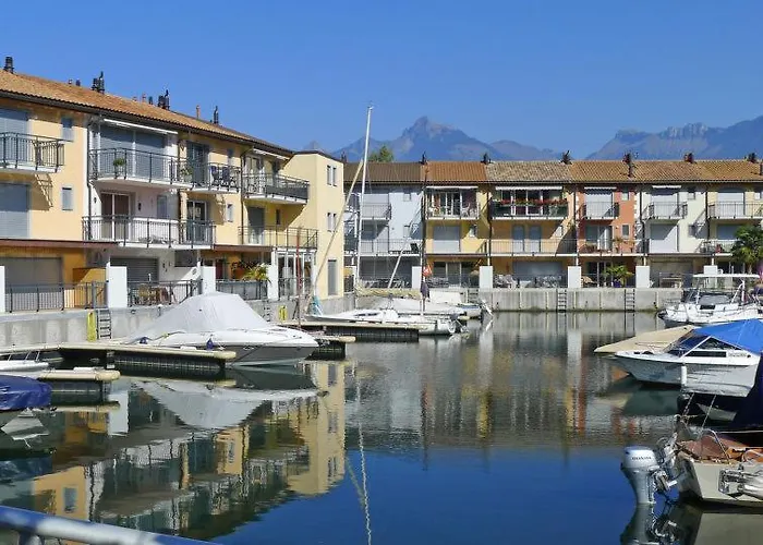 Superbe Dans La Marina Du Bouveret *